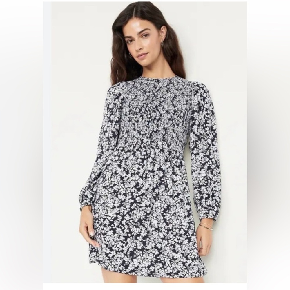 Old Navy Blue and White Floral Long Sleeve Dress